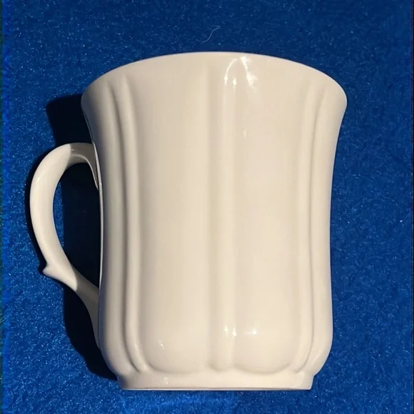 Poodle Mug Duchess Bone China, Made in England - Picture 9 of 10